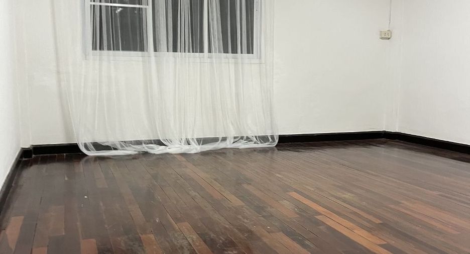 Reihenhaus zur Miete mit 4 Zimmer in Phra Khanong, Bangkok