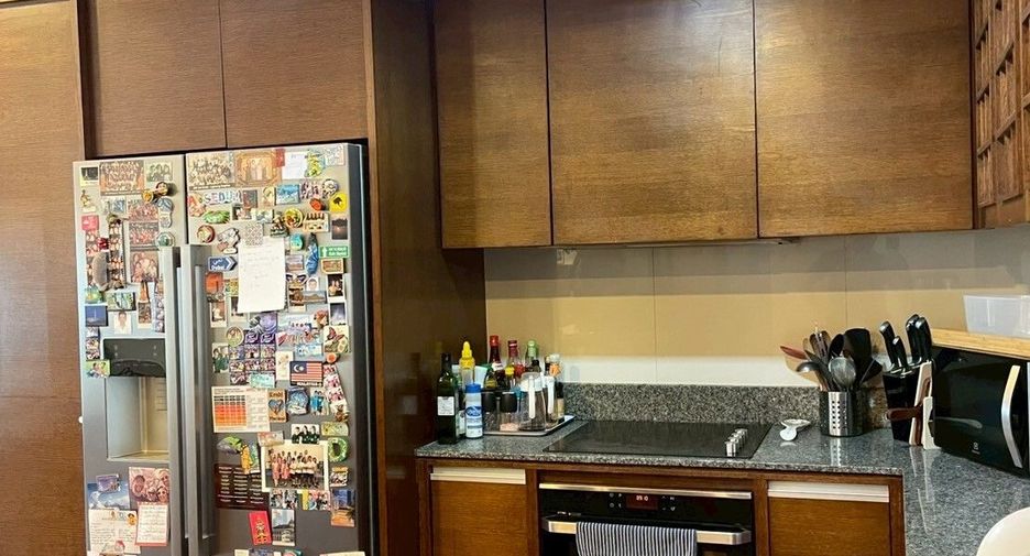 For rent 5 bedrooms house in Watthana, Bangkok