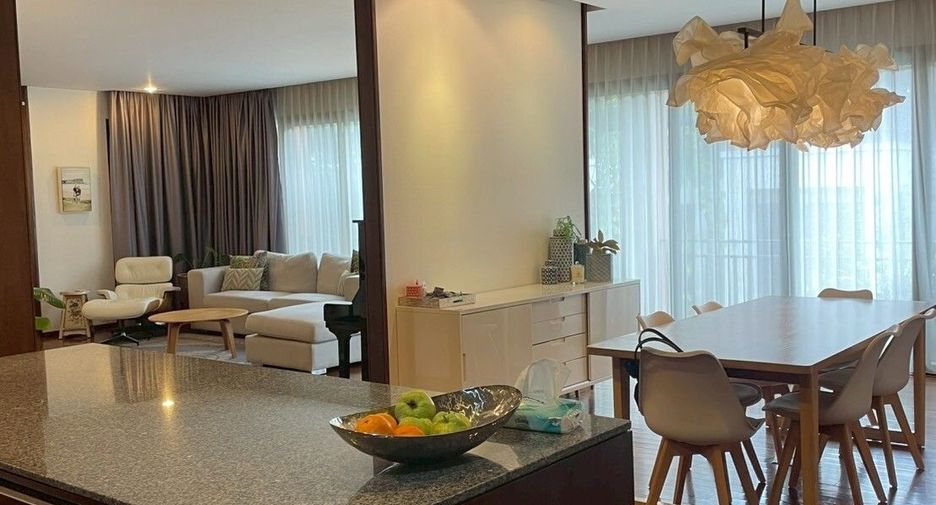 For rent 5 bedrooms house in Watthana, Bangkok
