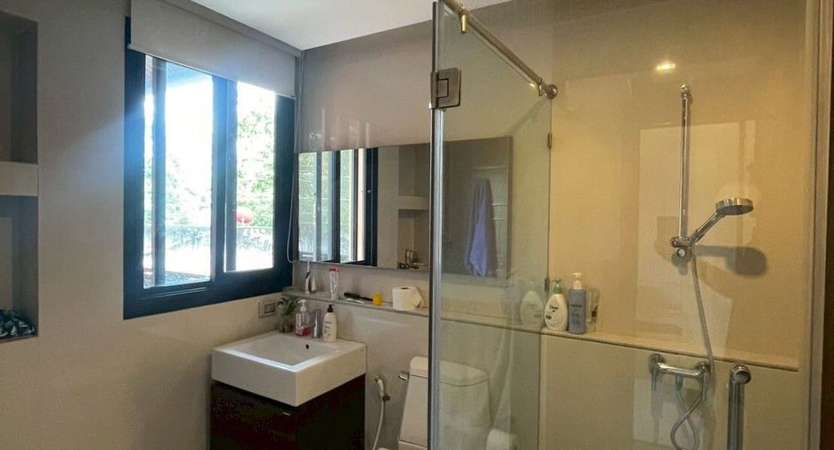 For rent 5 bedrooms house in Watthana, Bangkok