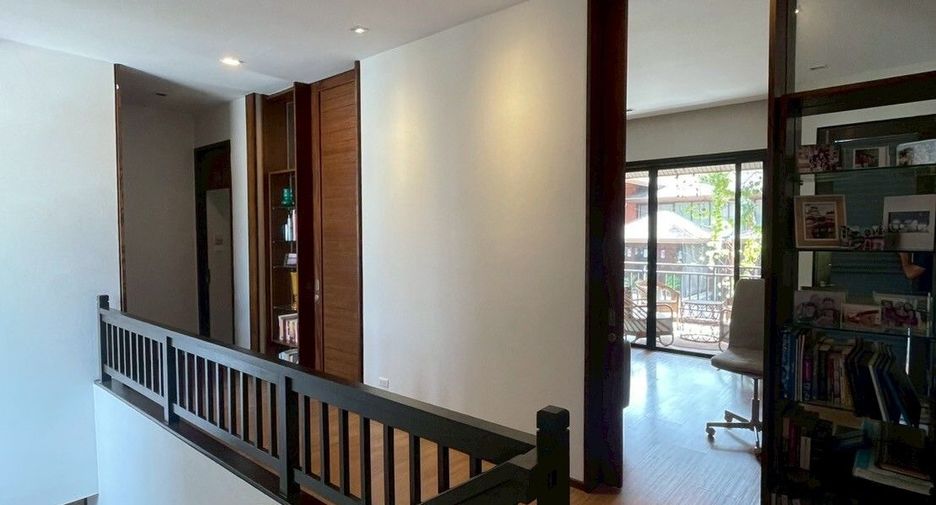 For rent 5 bedrooms house in Watthana, Bangkok
