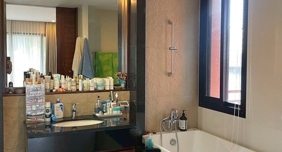 For rent 5 bedrooms house in Watthana, Bangkok