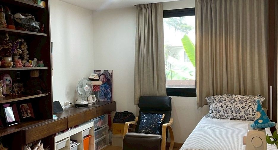 For rent 5 bedrooms house in Watthana, Bangkok