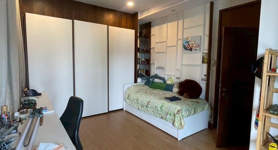 For rent 5 bedrooms house in Watthana, Bangkok