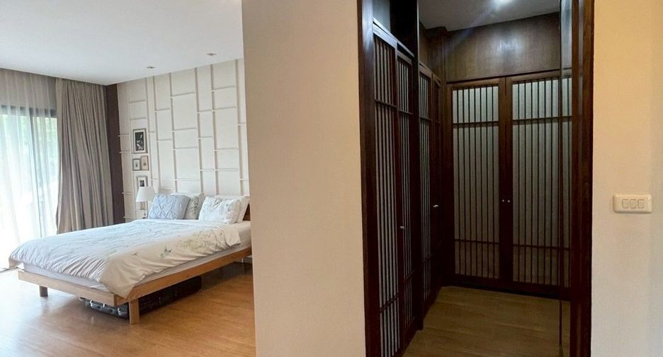 For rent 5 bedrooms house in Watthana, Bangkok
