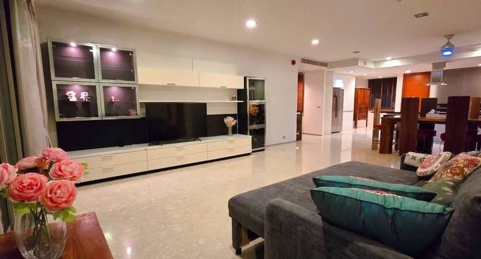 For rent 3 bedrooms condo in Khlong Toei, Bangkok