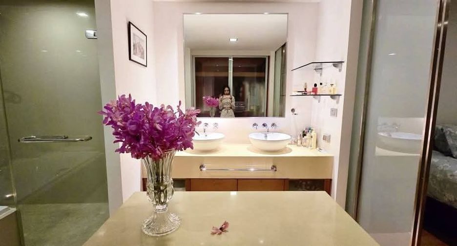 For rent 3 bedrooms condo in Khlong Toei, Bangkok