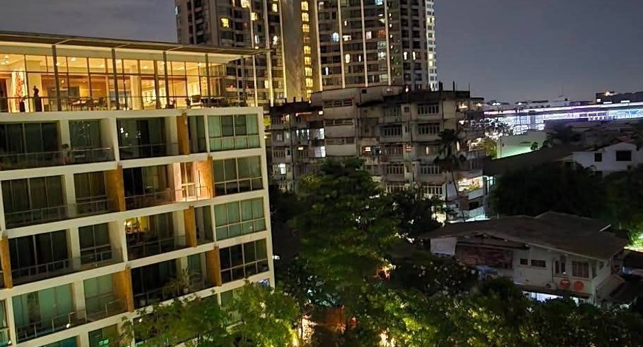 For rent 3 bedrooms condo in Khlong Toei, Bangkok
