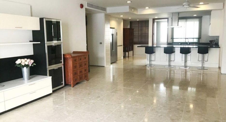 For rent 3 bedrooms condo in Khlong Toei, Bangkok
