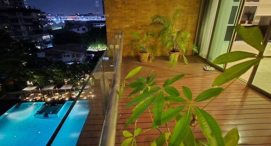For rent 3 bedrooms condo in Khlong Toei, Bangkok