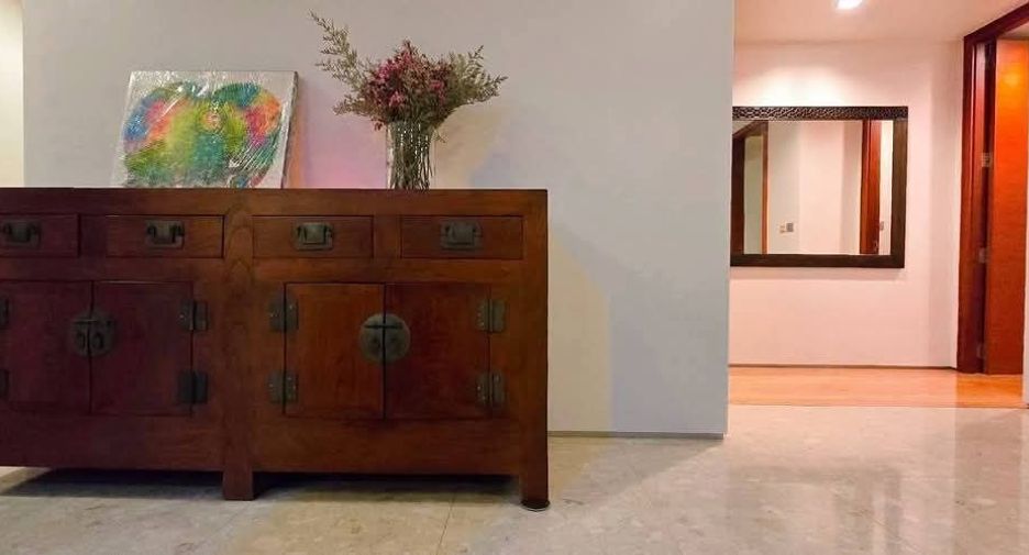 For rent 3 bedrooms condo in Khlong Toei, Bangkok