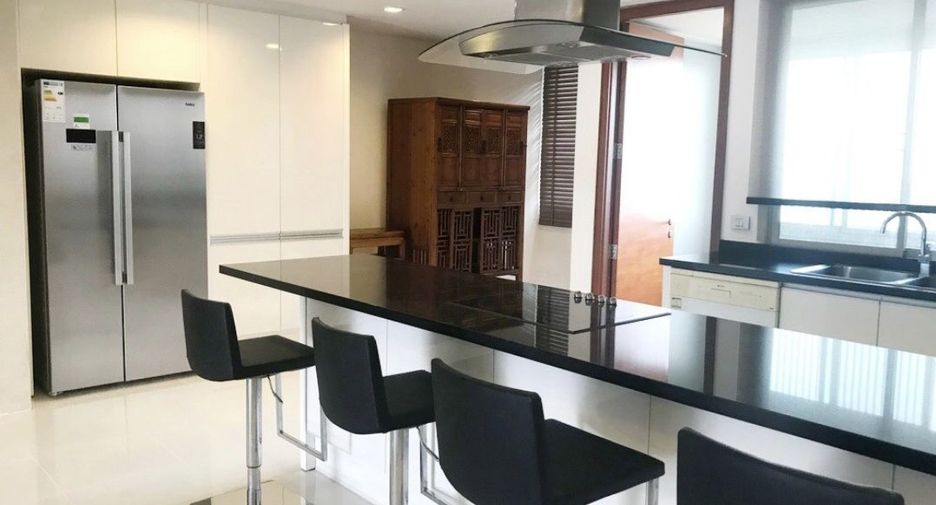 For rent 3 bedrooms condo in Khlong Toei, Bangkok