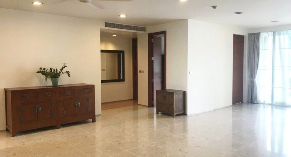For rent 3 bedrooms condo in Khlong Toei, Bangkok