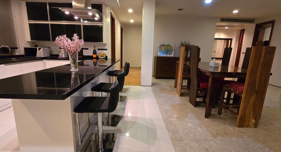 For rent 3 bedrooms condo in Khlong Toei, Bangkok