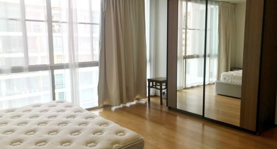 For rent 3 bedrooms condo in Khlong Toei, Bangkok