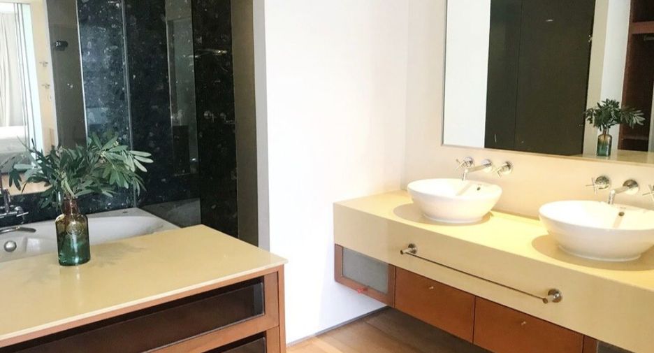 For rent 3 bedrooms condo in Khlong Toei, Bangkok