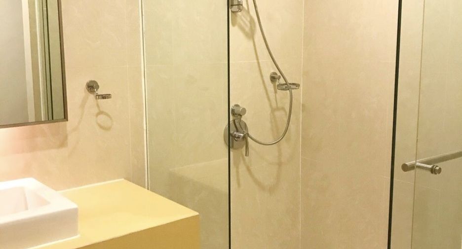 For rent 3 bedrooms condo in Khlong Toei, Bangkok