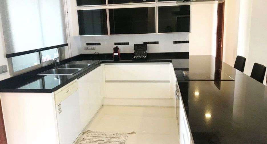 For rent 3 bedrooms condo in Khlong Toei, Bangkok