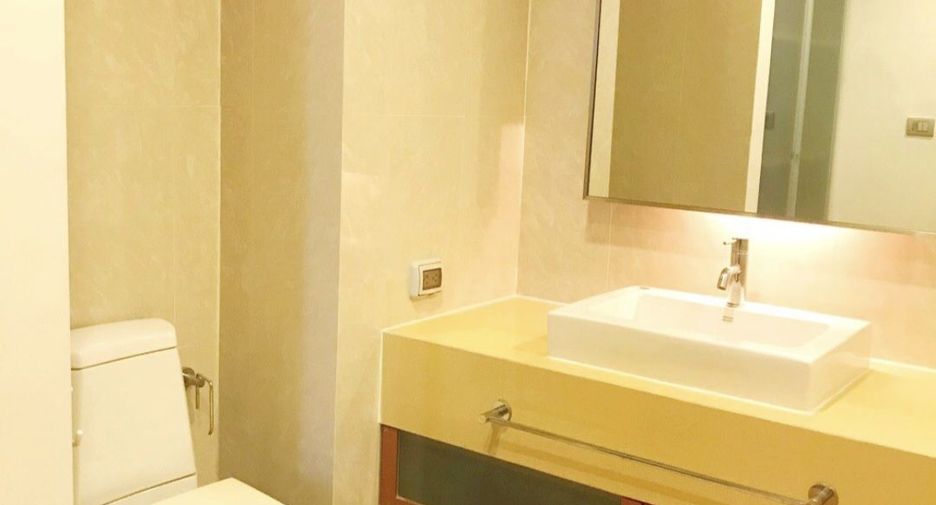 For rent 3 bedrooms condo in Khlong Toei, Bangkok