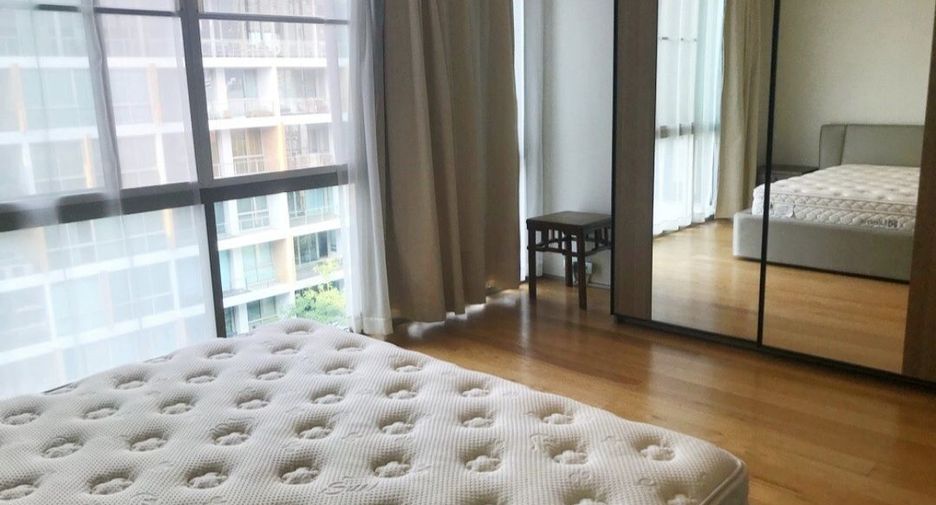 For rent 3 bedrooms condo in Khlong Toei, Bangkok