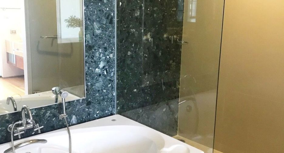 For rent 3 bedrooms condo in Khlong Toei, Bangkok