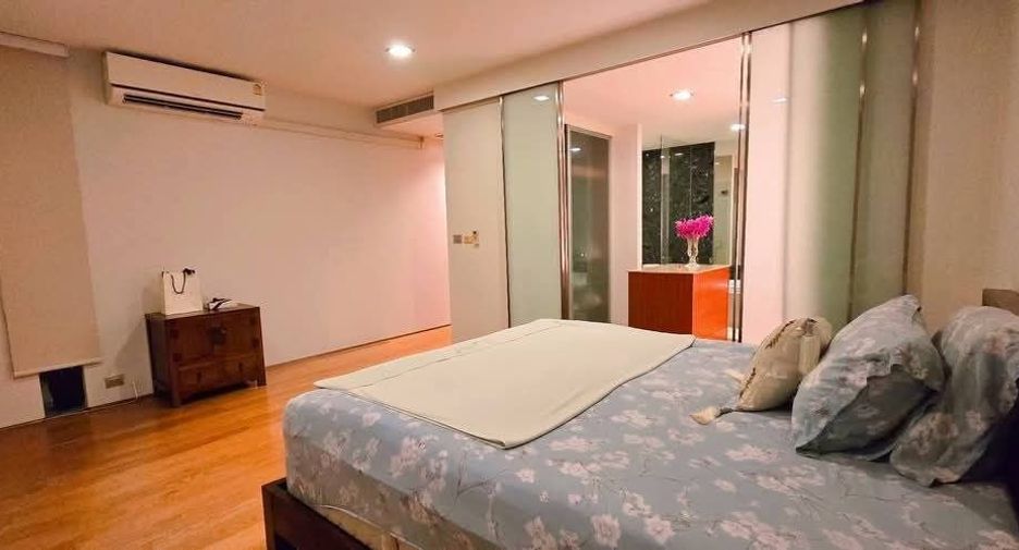 For rent 3 bedrooms condo in Khlong Toei, Bangkok