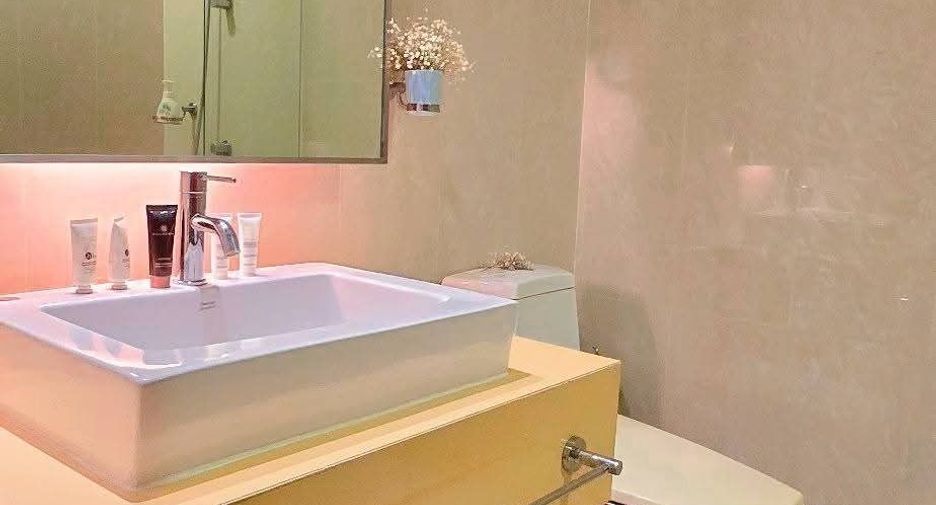 For rent 3 bedrooms condo in Khlong Toei, Bangkok