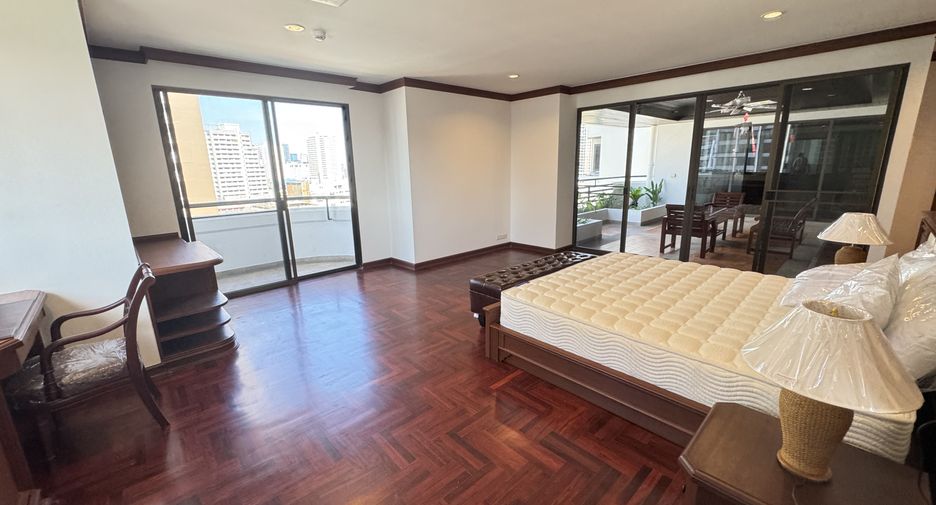 For rent 4 bedrooms apartment in Khlong Toei, Bangkok