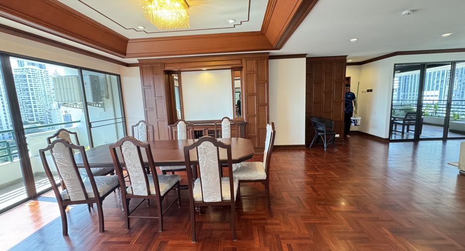 For rent 4 bedrooms apartment in Khlong Toei, Bangkok