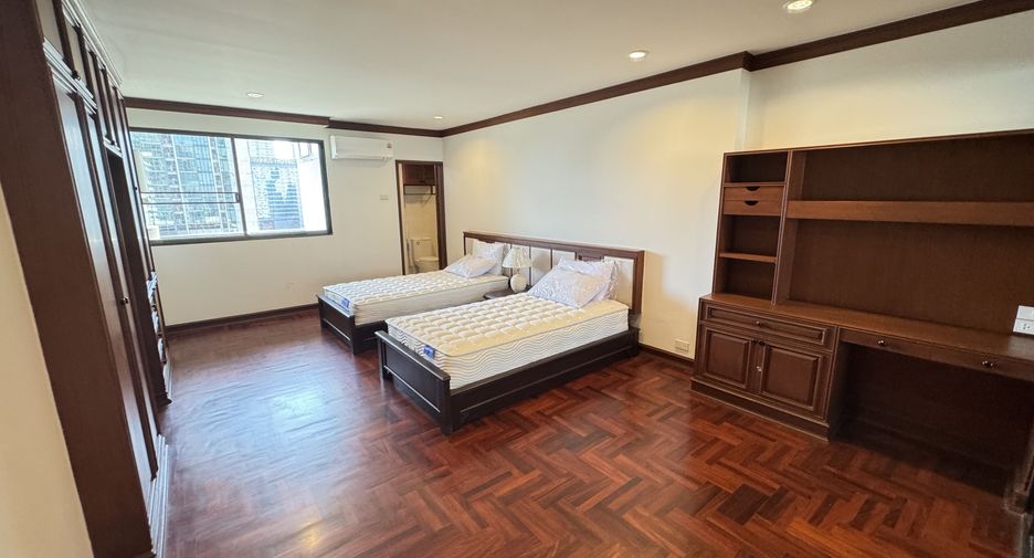 For rent 4 bedrooms apartment in Khlong Toei, Bangkok