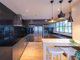 Condo en alquiler de 3 habitaciones en Watthana, Bangkok