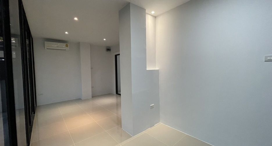 À vendre 3 chambres maison à Lat Phrao, Bangkok