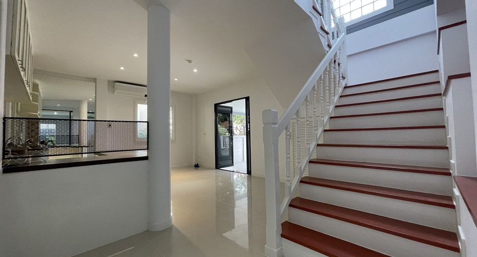 À vendre 3 chambres maison à Lat Phrao, Bangkok