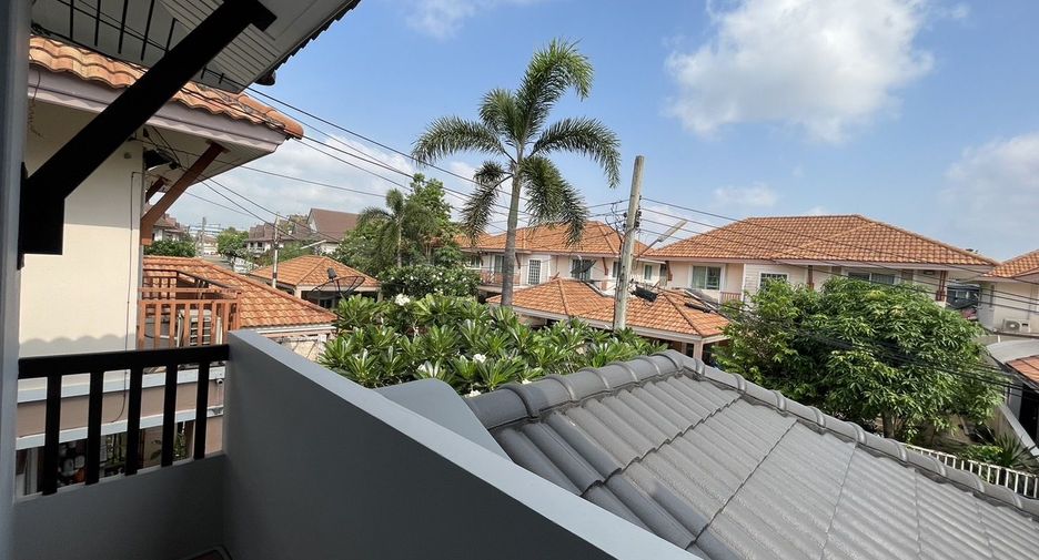 À vendre 3 chambres maison à Lat Phrao, Bangkok