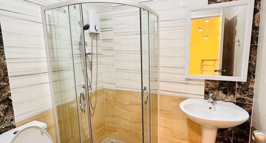 For rent 3 bedrooms townhouse in Mueang Samut Prakan, Samut Prakan