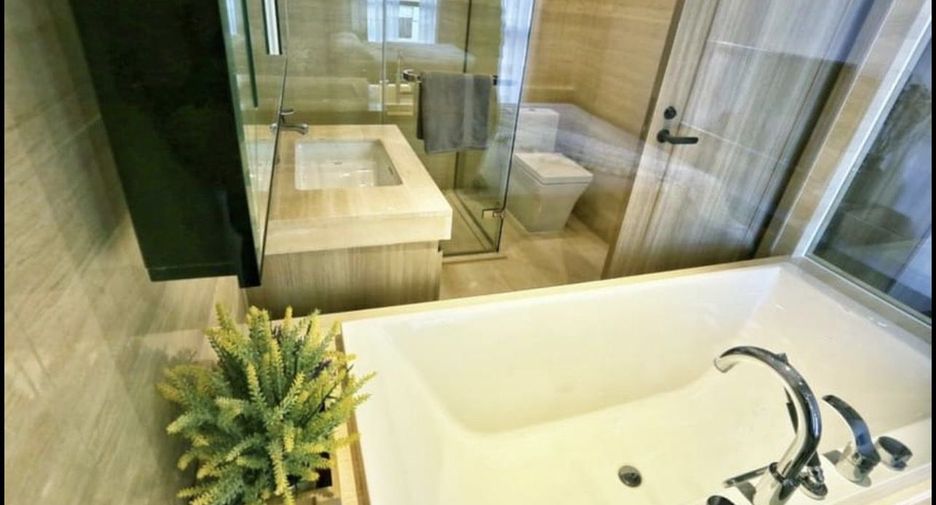Condo en alquiler de 2 habitaciones en Khlong Toei, Bangkok