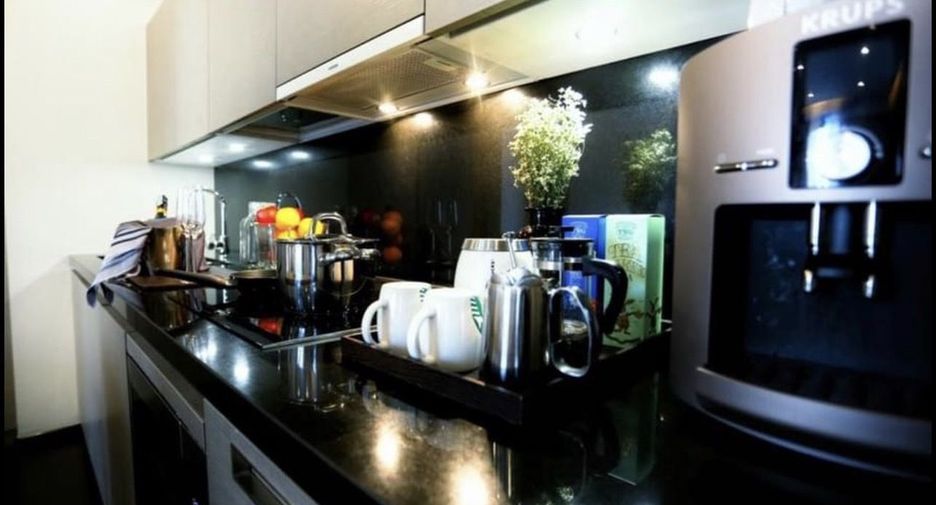 Condo en alquiler de 2 habitaciones en Khlong Toei, Bangkok