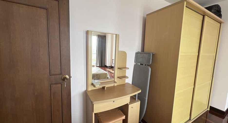 For rent 2 bedrooms condo in Bang Na, Bangkok