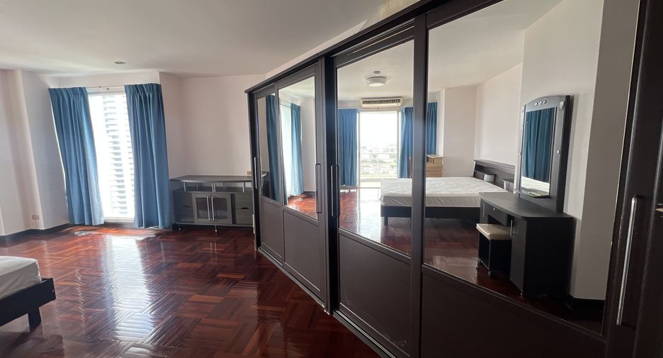 For rent 2 bedrooms condo in Bang Na, Bangkok