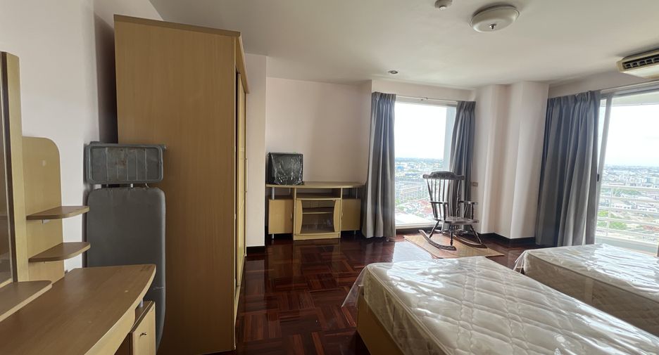 For rent 2 bedrooms condo in Bang Na, Bangkok