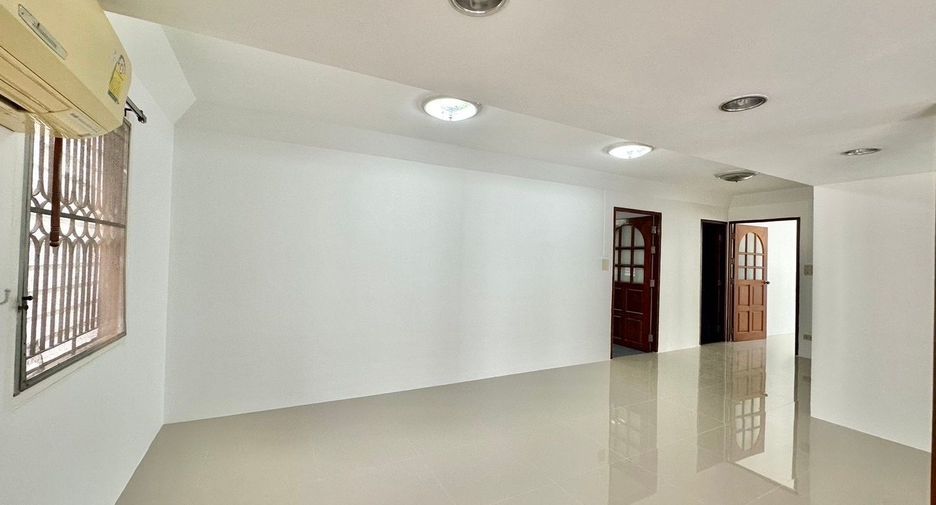 Casa en venta de 6 habitaciones en Suan Luang, Bangkok