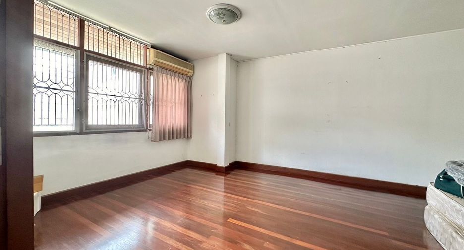 Casa en venta de 6 habitaciones en Suan Luang, Bangkok