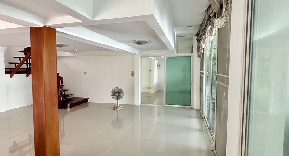 Casa en venta de 6 habitaciones en Suan Luang, Bangkok