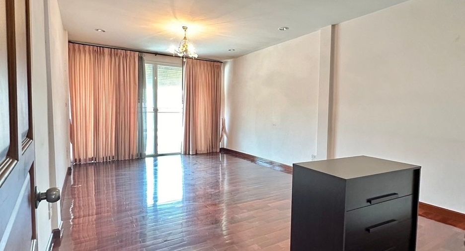 Casa en venta de 6 habitaciones en Suan Luang, Bangkok