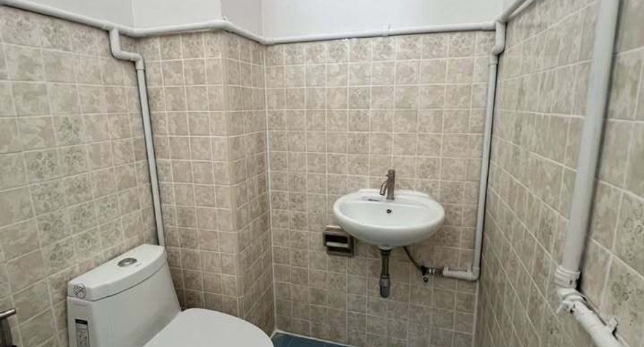 For rent 4 bedrooms house in Khlong San, Bangkok