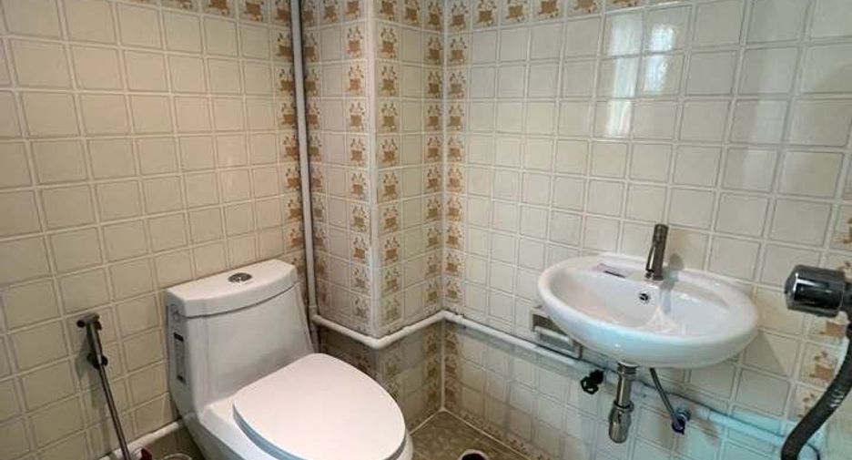 For rent 4 bedrooms house in Khlong San, Bangkok