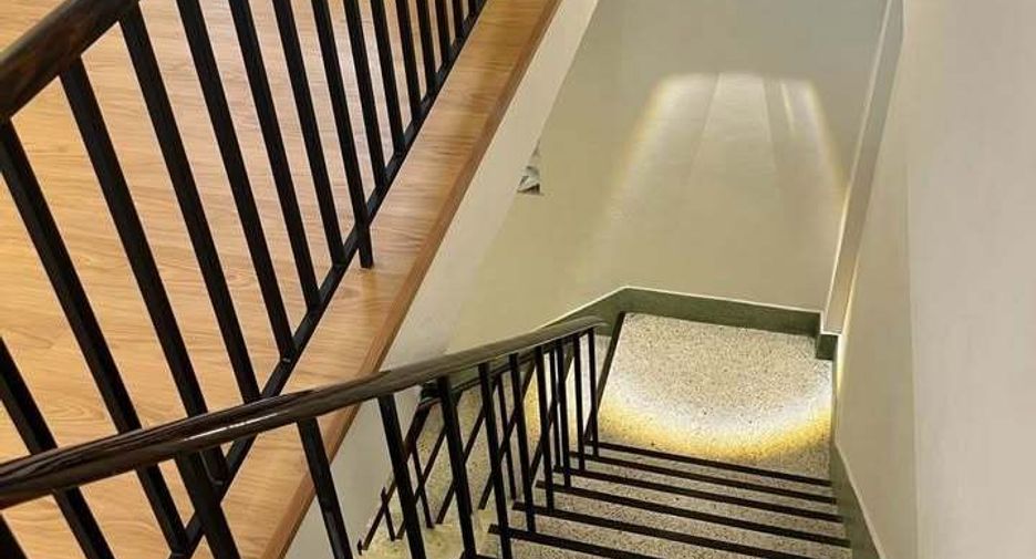 For rent 4 bedrooms house in Khlong San, Bangkok