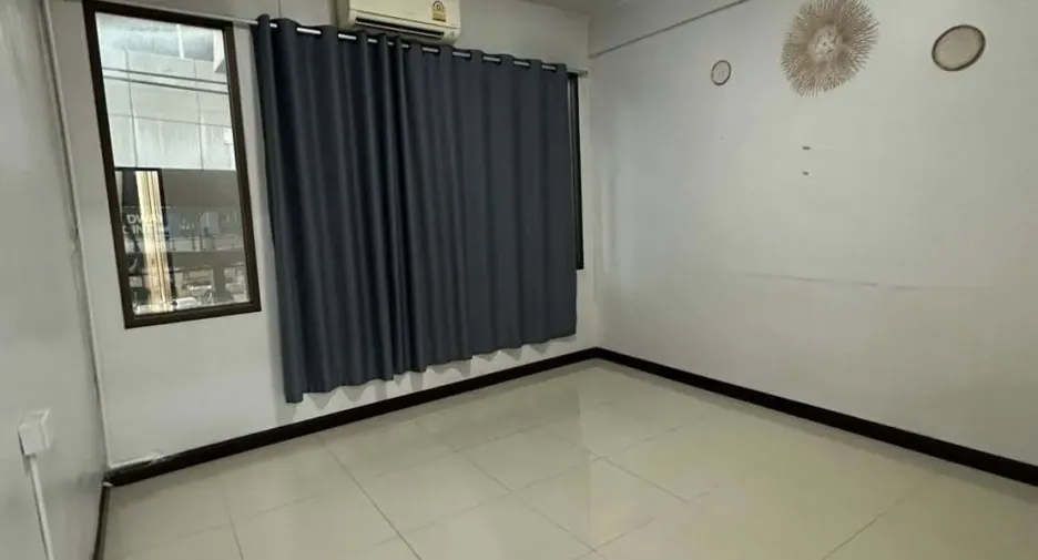 For rent 6 bedrooms retail Space in Chatuchak, Bangkok
