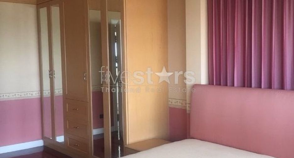 Condo en venta de 3 habitaciones en Yan Nawa, Bangkok