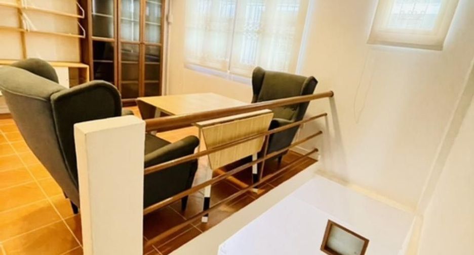For rent 3 bedrooms townhouse in Bang Na, Bangkok